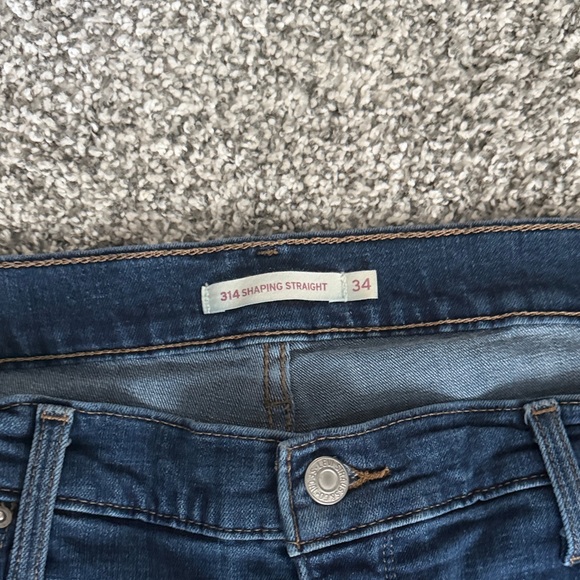Levi’s Women’s 314 Shaping Straight Jeans. Size 34 - Picture 2 of 7